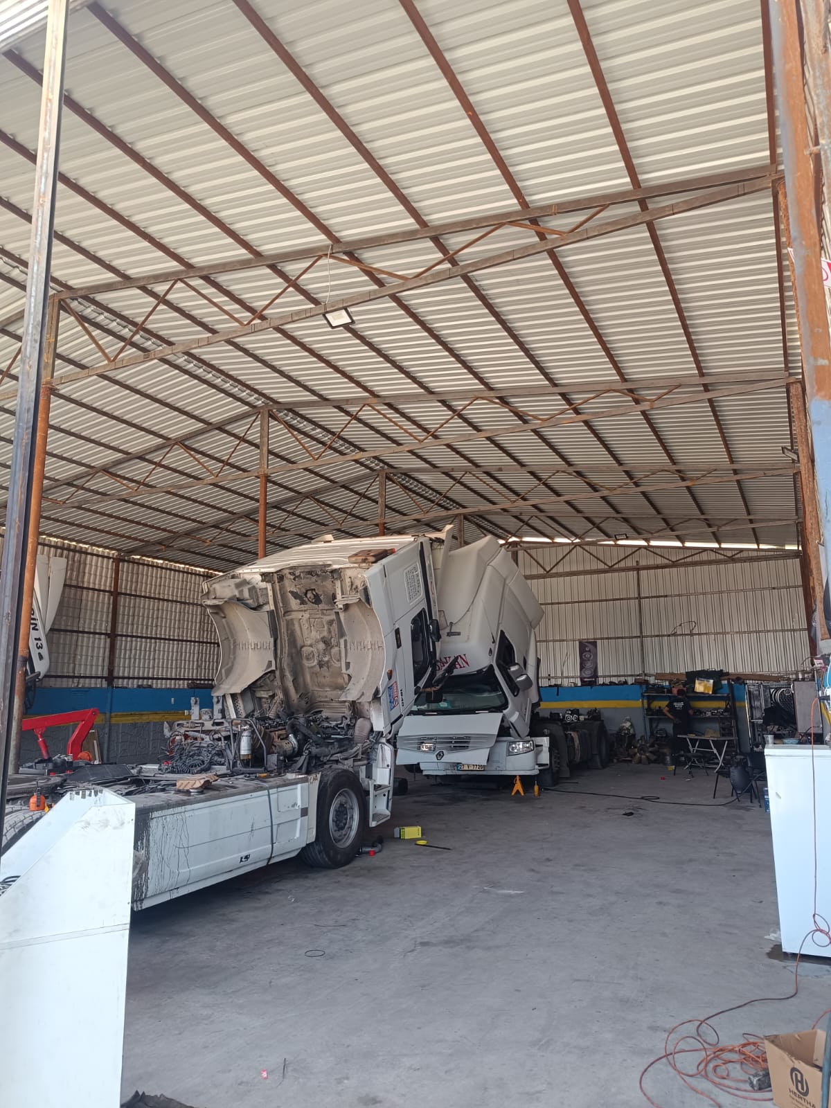 Usta Eller Tır Bakım Servisi